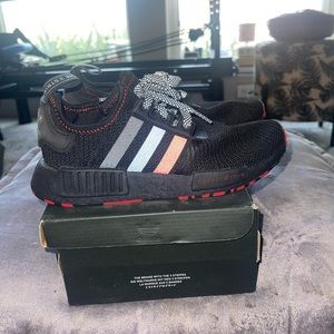 Mens 5 1/2 showplaces NMD / fits women’s 7